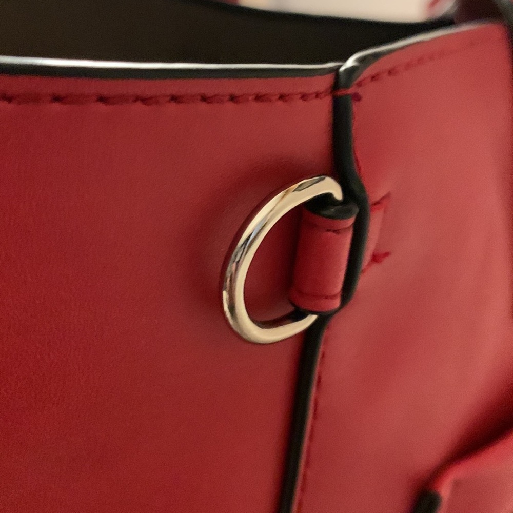 MONDANI New York Red Satchel Vegan LIKE NEW - Picture 6 of 12